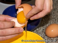 How to Separate Egg White from Egg Yolk How to Separate Egg White from Egg Yolk
