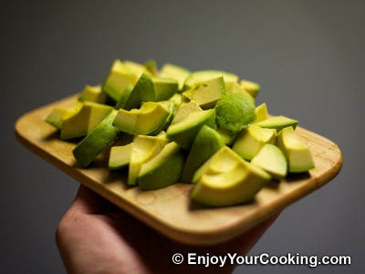 How to Skin Avocado