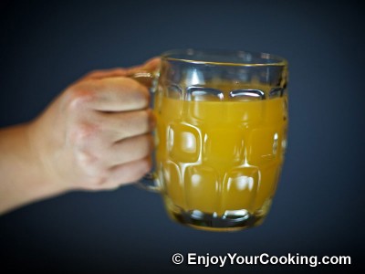 Kvass (Russian Fermented Rye Bread Drink)