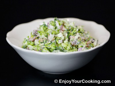 Fresh Broccoli Salad with Raisins and Sunflower Seeds