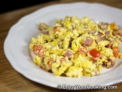 Scrambled Eggs with Ham and Tomatoes