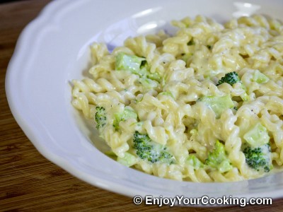 Creamy Fusilli Pasta with Broccoli and Cheese