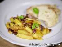 Картофель жаренный с луком и беконом